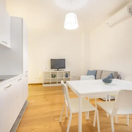 Bilocale Corso Italia 697 2° Piano Con Balcone * غالّيبولي